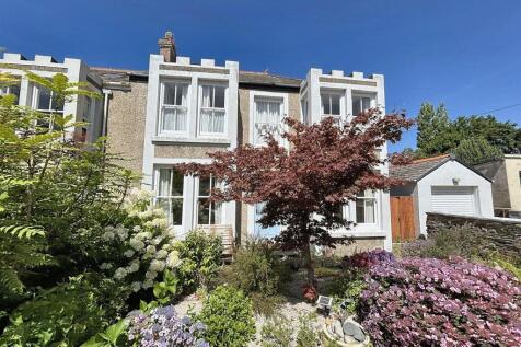 5 bedroom semi-detached house for sale