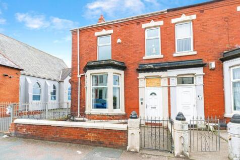 4 bedroom end of terrace house for sale