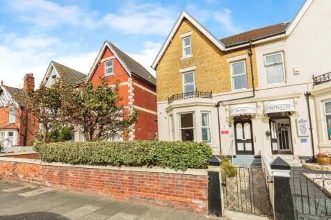 6 bedroom semi-detached house for sale