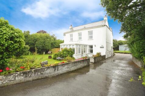 6 bedroom detached house for sale