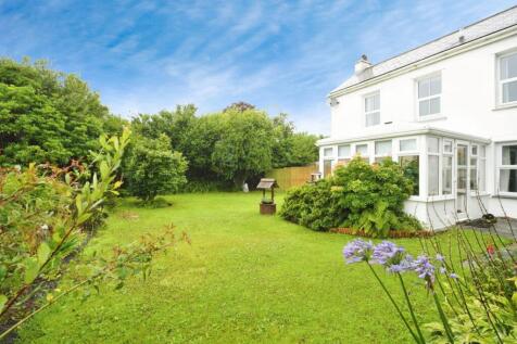 6 bedroom detached house for sale