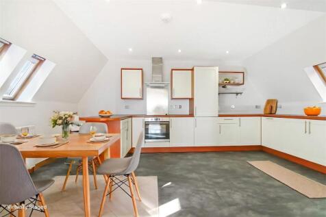 4 bedroom flat for sale