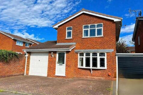 3 bedroom link detached house for sale