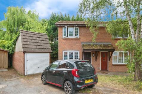 2 bedroom semi-detached house for sale