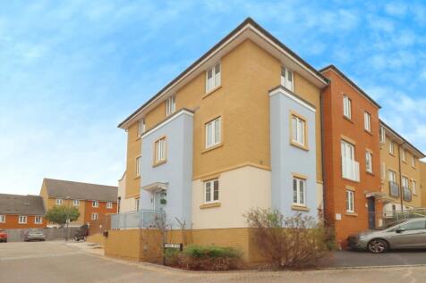 4 bedroom end of terrace house for sale