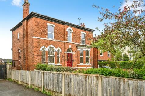 3 bedroom flat for sale