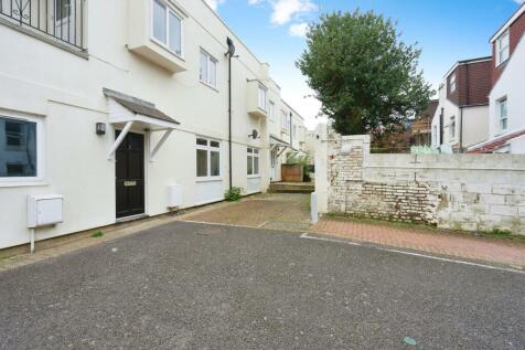 2 bedroom mews property for sale