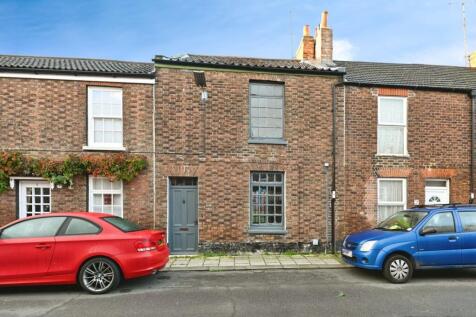 2 bedroom terraced house for sale