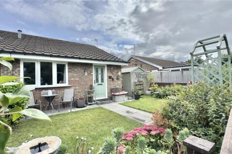 Littlemore Close, Saughall Massie... 2 bed bungalow for sale
