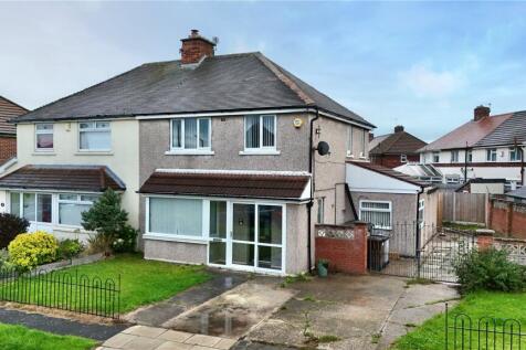 Pasture Crescent, Moreton... 3 bed semi