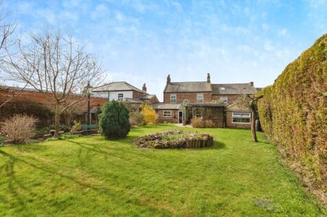 5 bedroom end of terrace house for sale