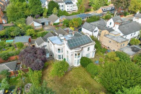 6 bedroom detached house for sale