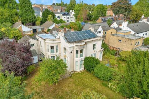 6 bedroom detached house for sale
