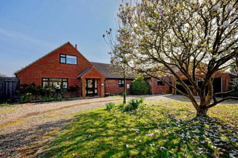 5 bedroom detached house for sale