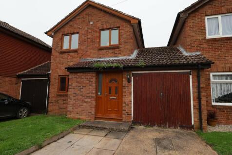 3 bedroom link detached house for sale