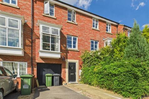 4 bedroom town house for sale