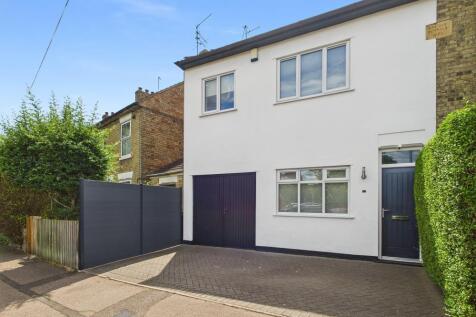 4 bedroom semi-detached house for sale