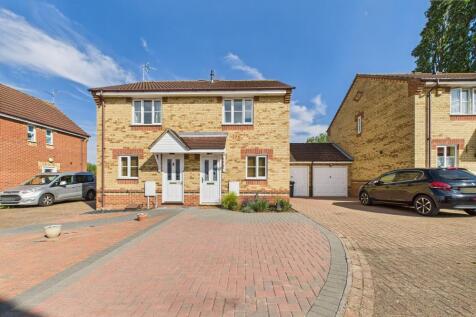2 bedroom semi-detached house for sale