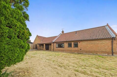 4 bedroom detached bungalow for sale