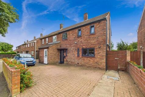 3 bedroom semi-detached house for sale