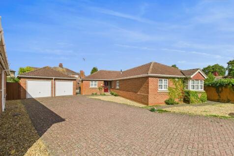 4 bedroom detached bungalow for sale