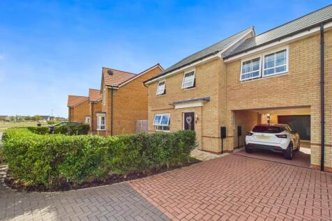 4 bedroom link detached house for sale