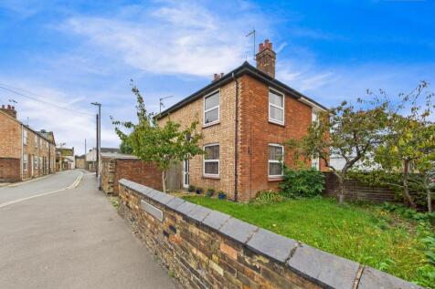 2 bedroom semi-detached house for sale