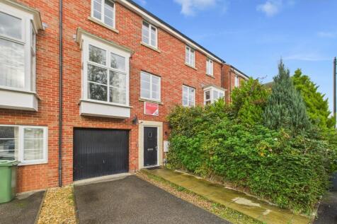 4 bedroom town house for sale