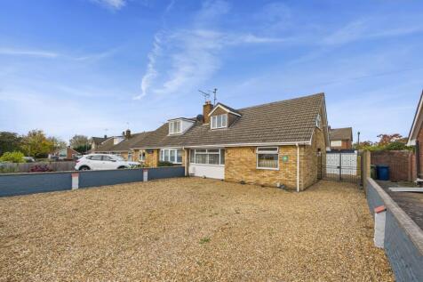 4 bedroom semi-detached bungalow for sale