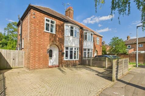 3 bedroom semi-detached house for sale