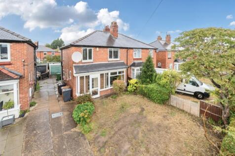 Moorland Avenue, Lincoln... 3 bed semi