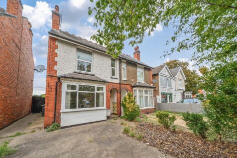 Boultham Park Road, Lincoln... 3 bed semi