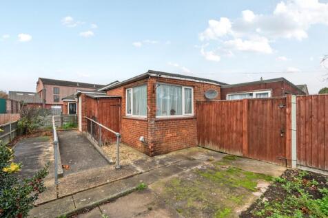Carlton Road, Boston, Lincolnshire, PE21 2 bed detached bungalow for sale