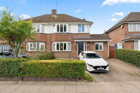 4 bedroom semi-detached house for sale