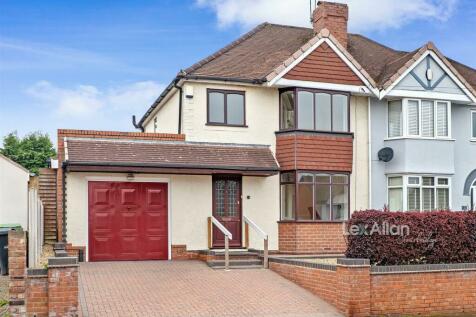 3 bedroom semi-detached house for sale