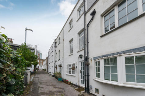 Adelaide Gardens, Ramsgate, CT11 2 bed semi
