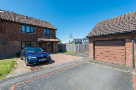 Esmonde Drive, Ramsgate, CT12 4 bed terraced house for sale