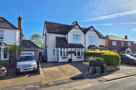 Ampthill Road, Maulden, Bedfordshire... 4 bed semi
