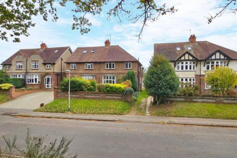 Station Road, Ampthill, Bedfordshire... 3 bed semi