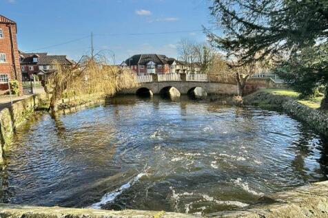 1 bedroom ground floor flat for sale