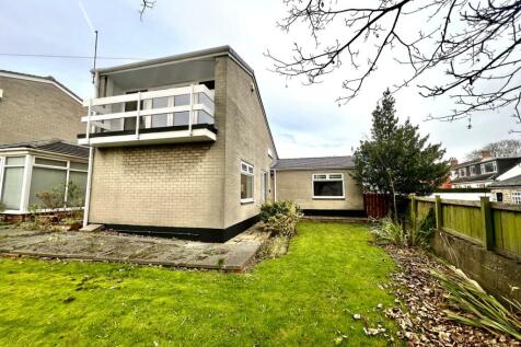 3 bedroom link detached house for sale