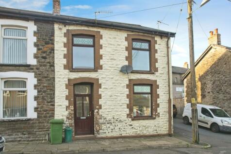 Terraced house for sale