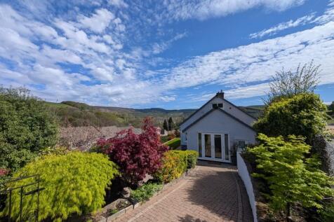 4 bedroom detached bungalow for sale