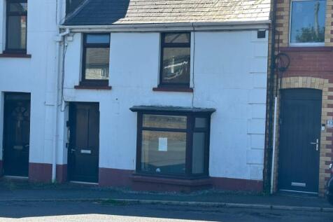 1 bedroom ground floor flat for sale