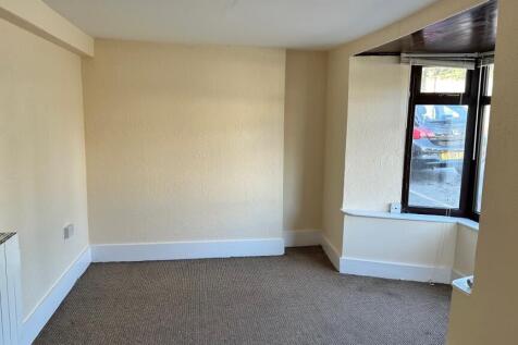 1 bedroom ground floor flat for sale