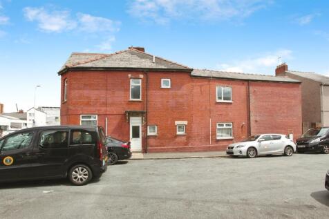 4 bedroom end of terrace house for sale