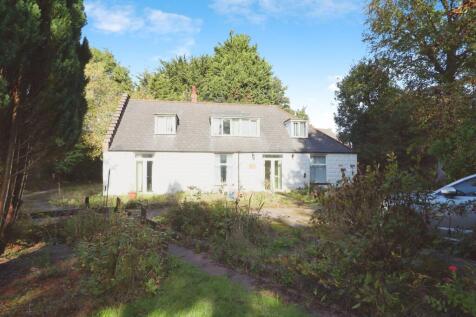 5 bedroom semi-detached house for sale