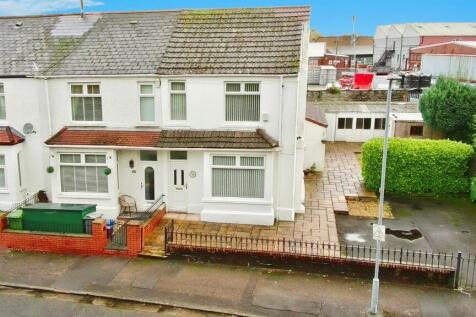 3 bedroom end of terrace house for sale