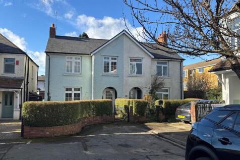 3 bedroom semi-detached house for sale