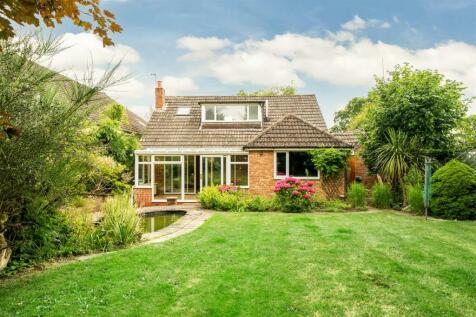 4 bedroom detached bungalow for sale